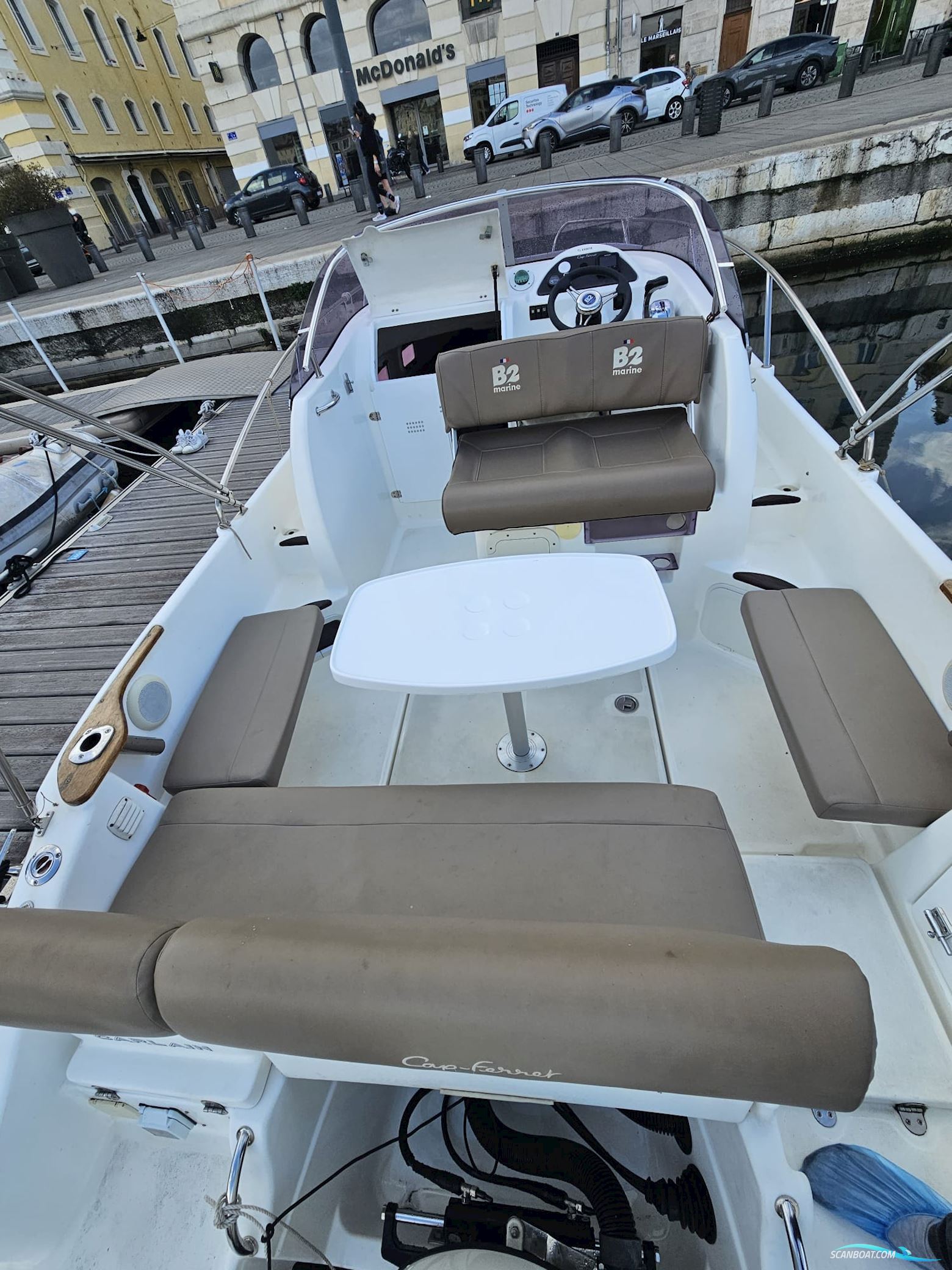 B2 MARINE Cap Ferret 752 Day Cruiser Avec Place