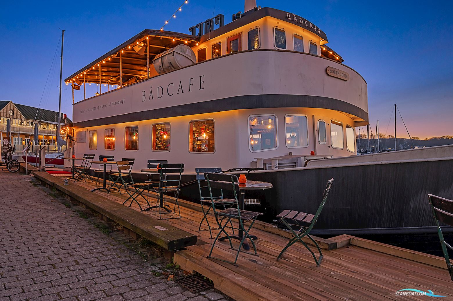 Båd Cafe Sorte Louis