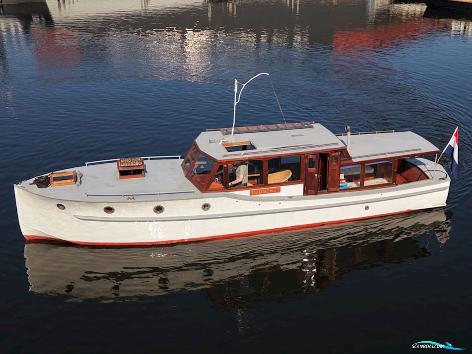 Bakdeksalonkruiser 11.20