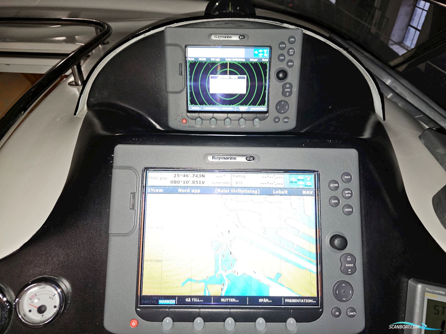 Bavaria 38 Sport Volvo Penta IPS-400 Joystick control