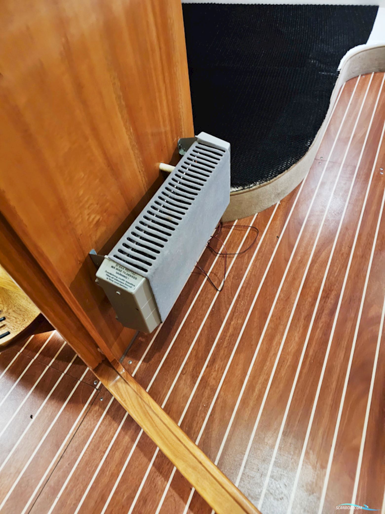 Bavaria 38 Sport Volvo Penta IPS-400 Joystick control