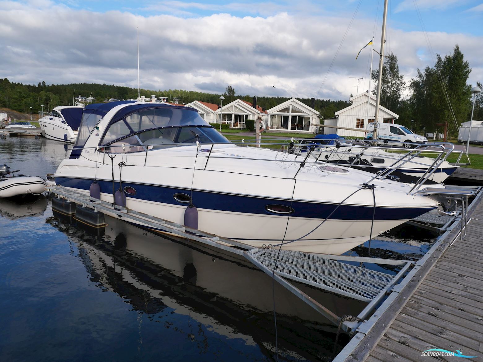 Bavaria Bavaria Motorbåt 2005, med 2 st Volvo Penta D4  210 HK motor, Sverige