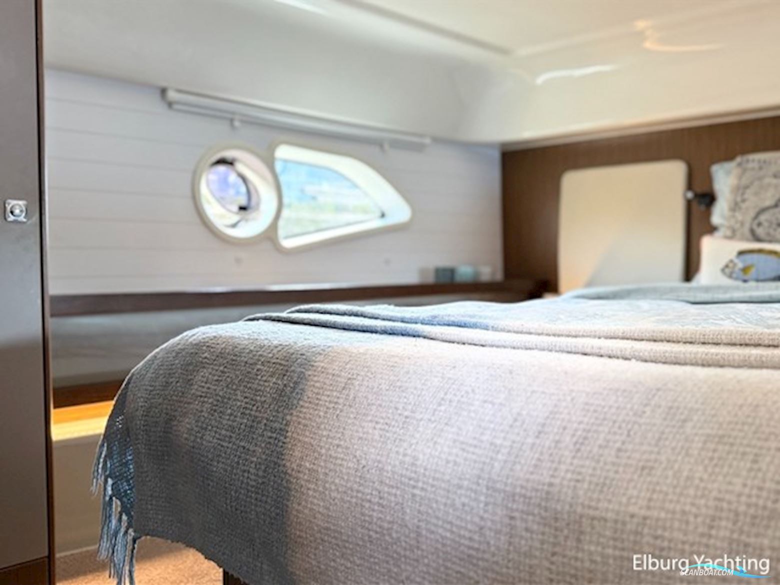 Bavaria E40 Flybridge