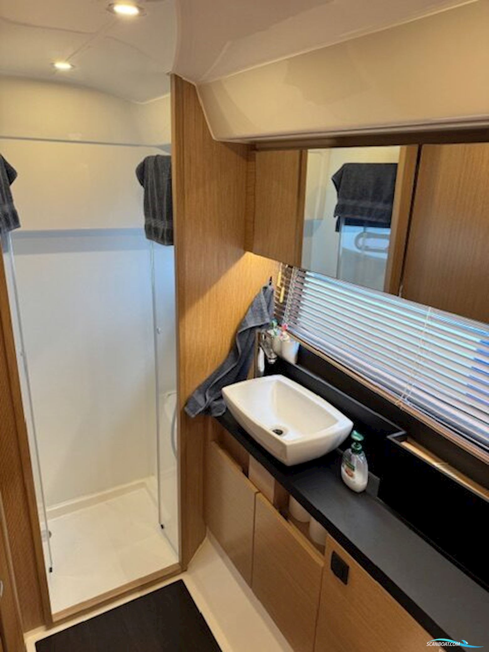 Bavaria R 40 Fly m/ Joystck