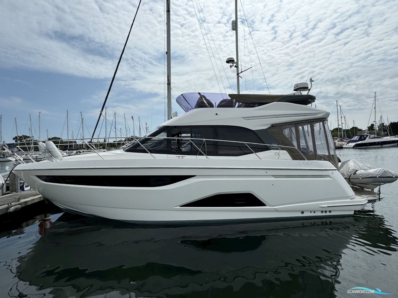 Bavaria R40 Fly Motorbåt 2018, med Volvo Penta motor, England