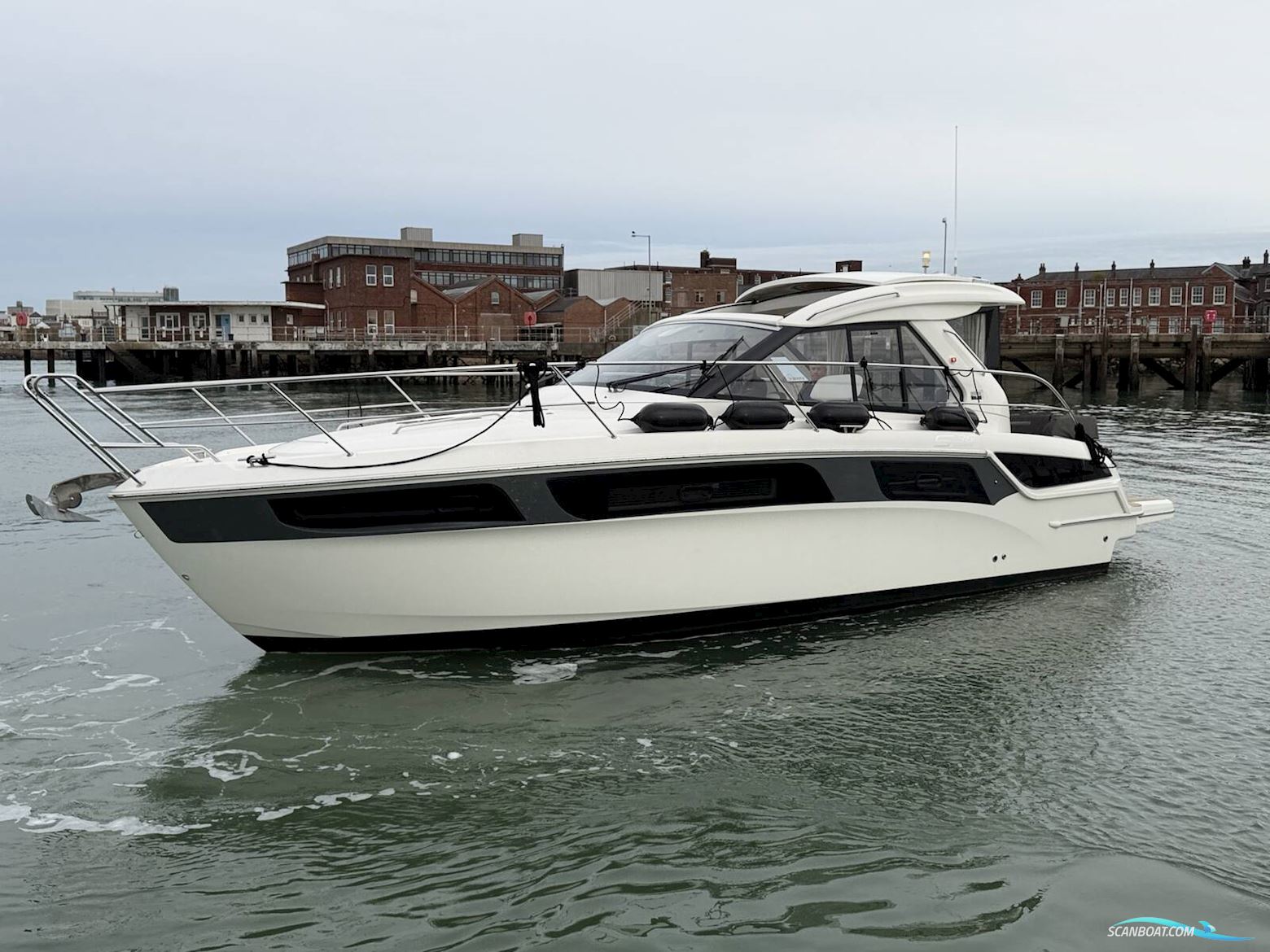 Bavaria S36 Motorbåt 2017, med Volvo Penta motor, England