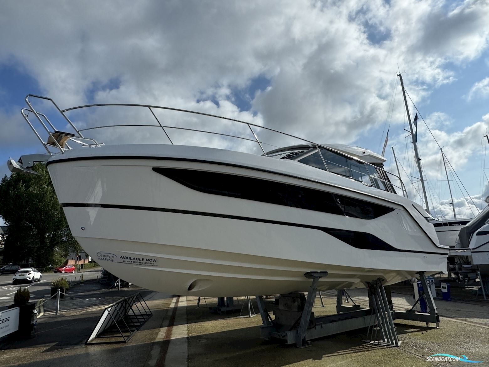 Bavaria SR35 Motorbåt 2024, med Volvo Penta motor, England