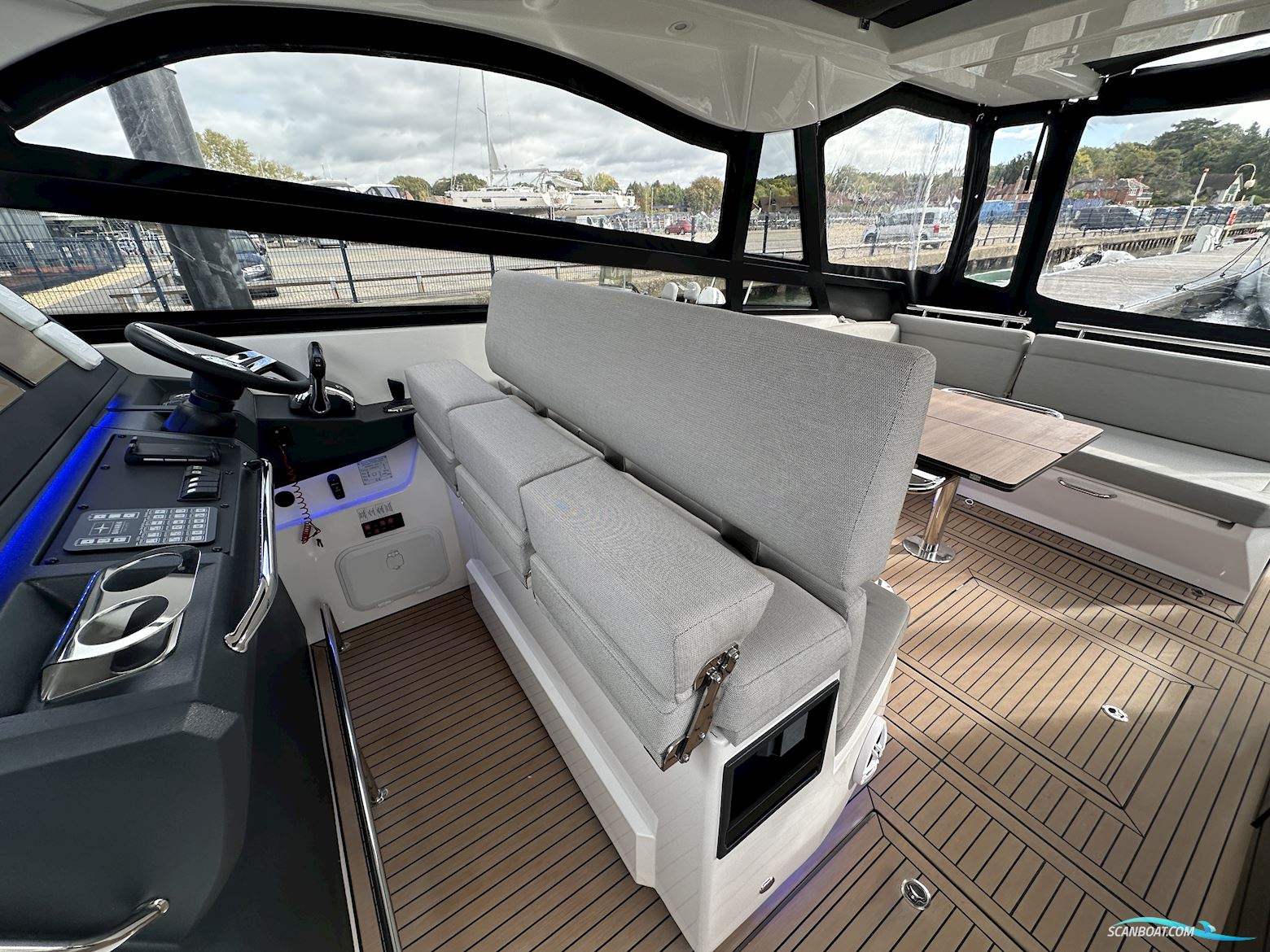 Bavaria Vida 33 Hard Top - Palma Boat Show Discount
