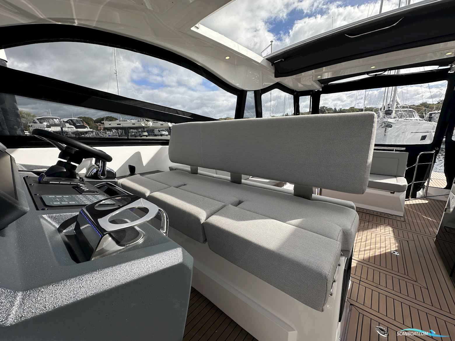 Bavaria Vida 33 Hard Top - Palma Boat Show Discount