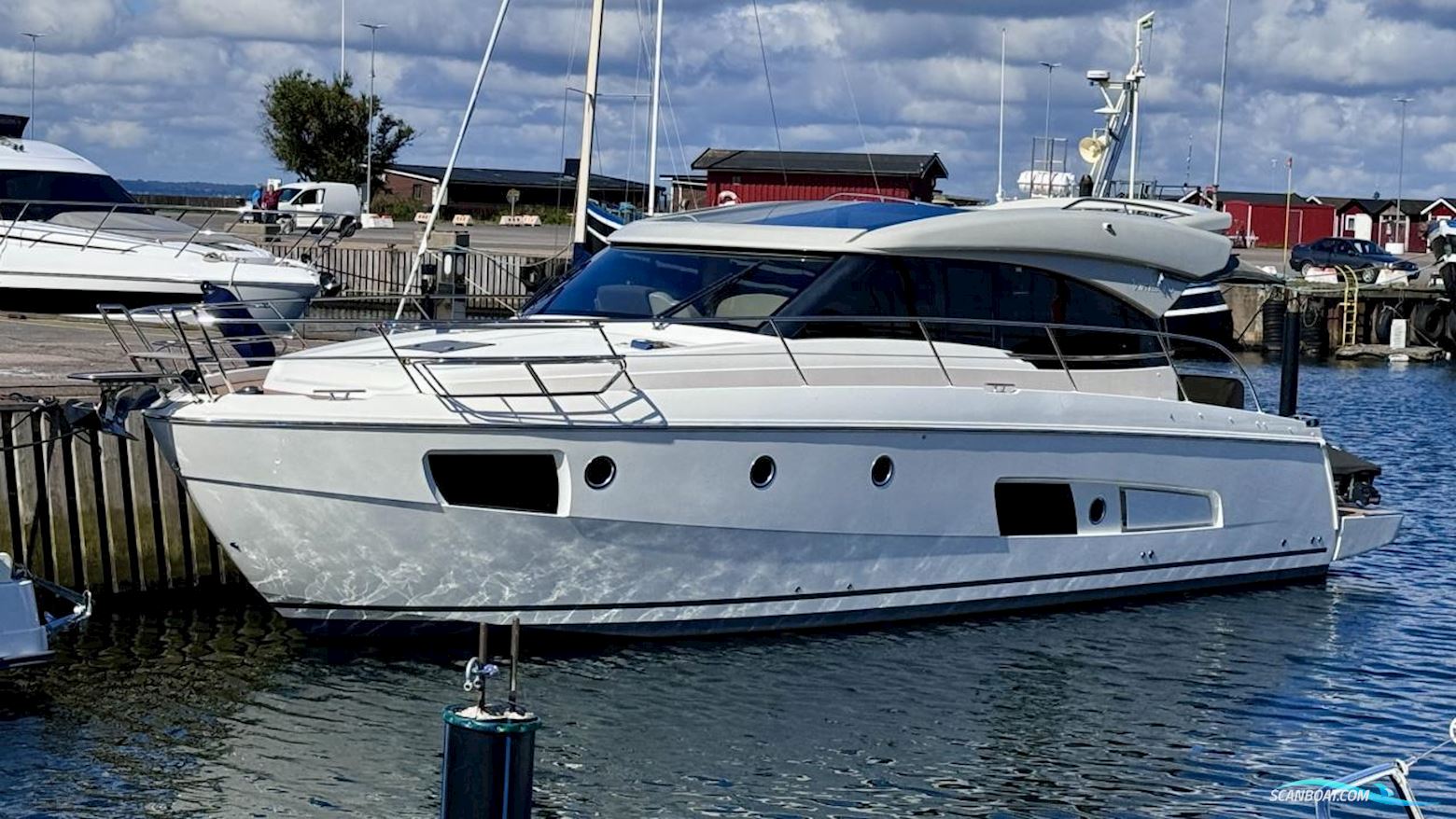 Bavaria Virtess 420 Coupé Motorbåt 2014, med Volvo Penta motor, Sverige
