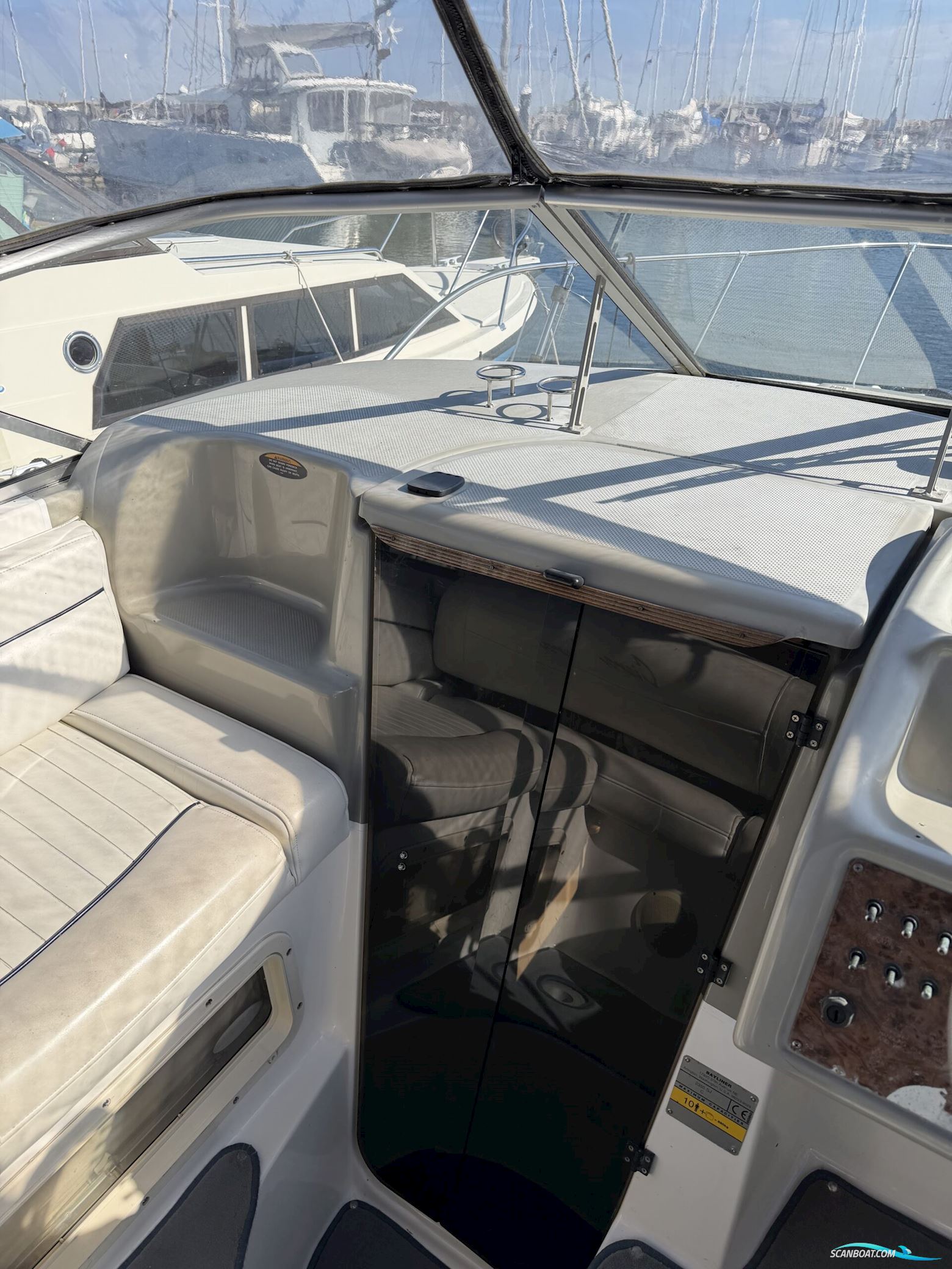 Bayliner 2355 Ciera med ferskvandskølet motor