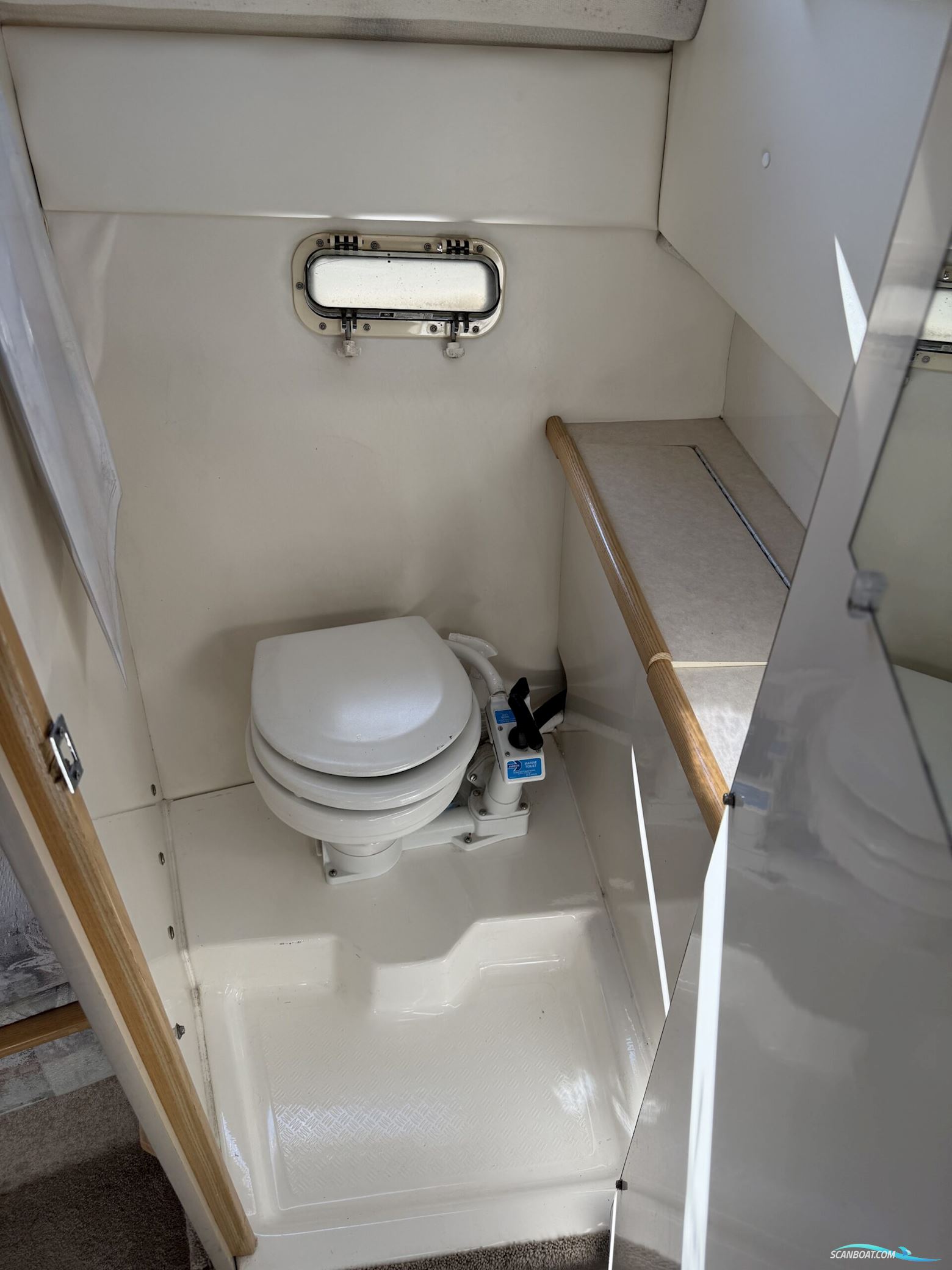 Bayliner 2355 Ciera med ferskvandskølet motor