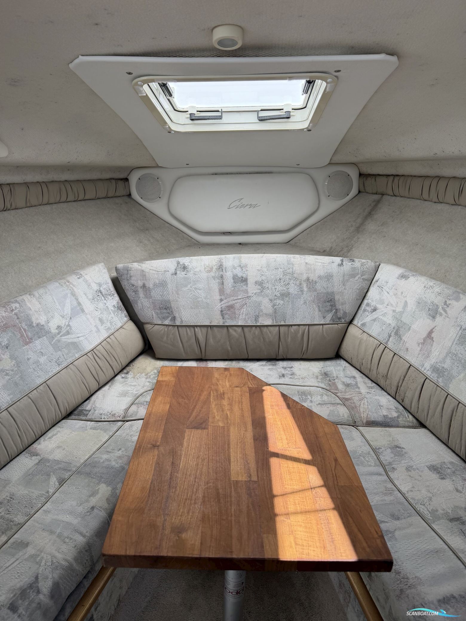 Bayliner 2355 Ciera med ferskvandskølet motor