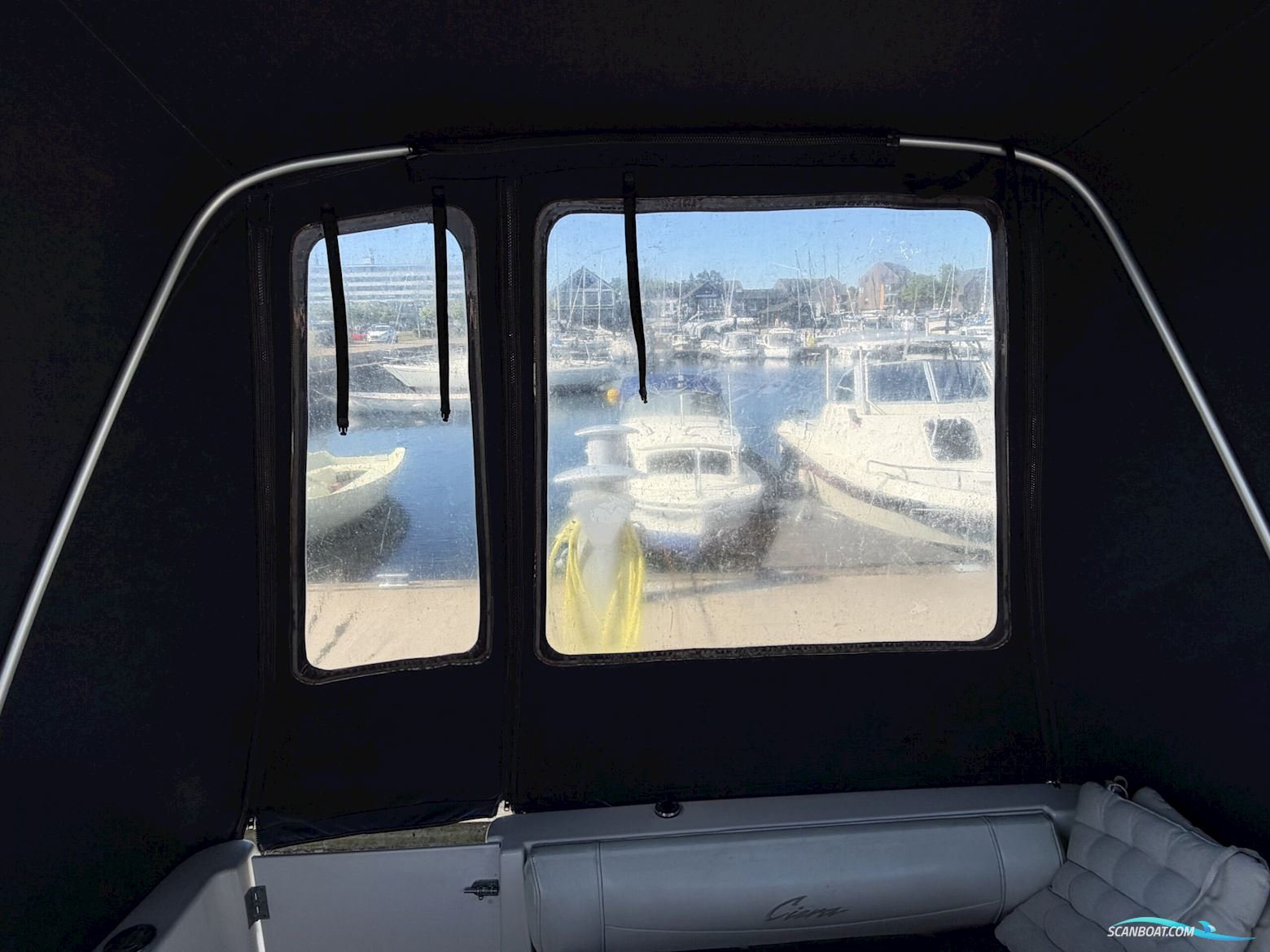 Bayliner 2355 Ciera med ferskvandskølet motor