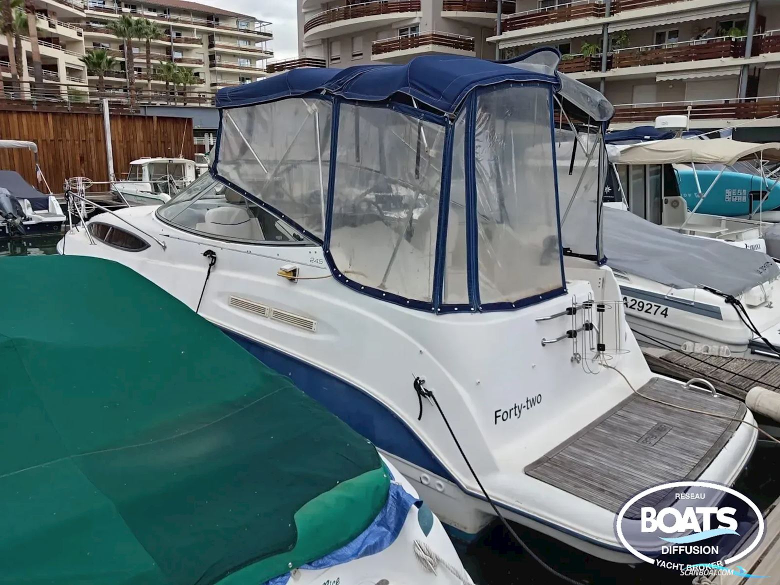 Bayliner 245 Motorbåt 2003, med Mercruiser motor, Frankrike