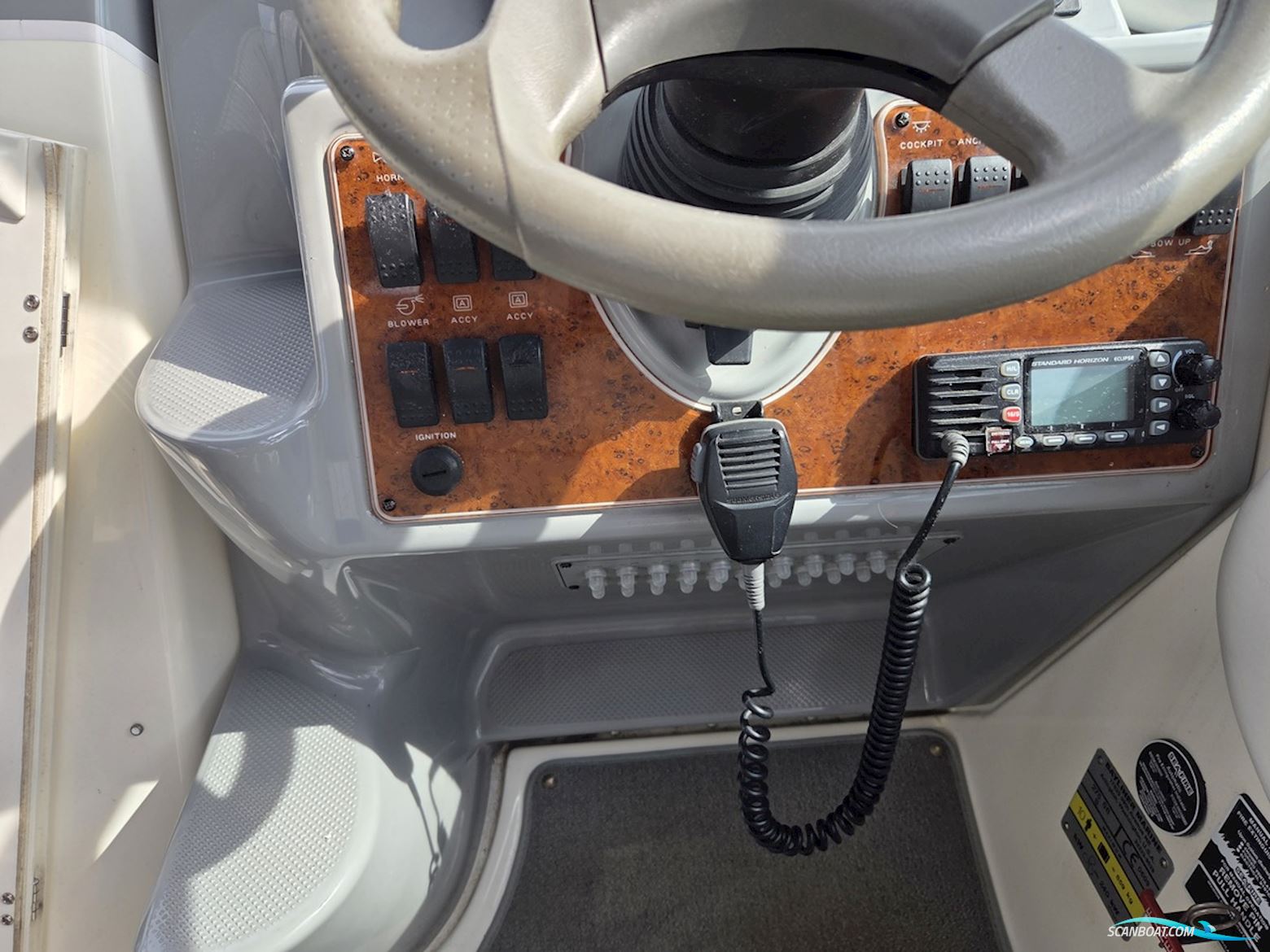 Bayliner 275