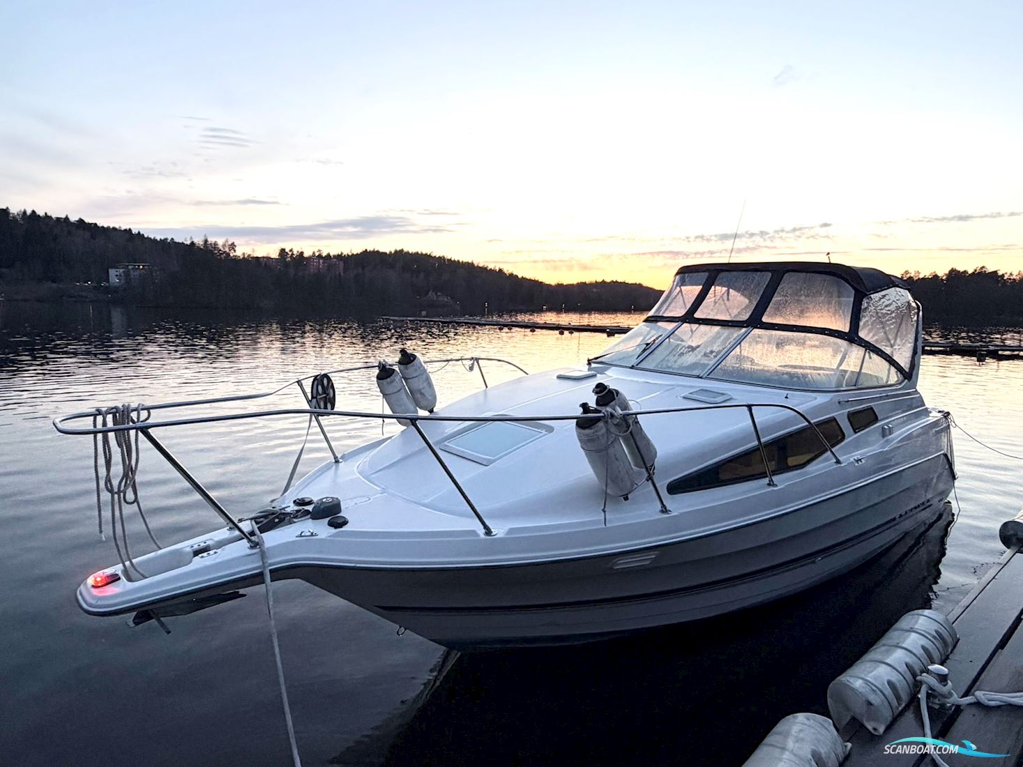 Bayliner 2855 Ciera Sunbridge Motorbåt 1999, med Mercruiser 7.4 MPI motor, Sverige