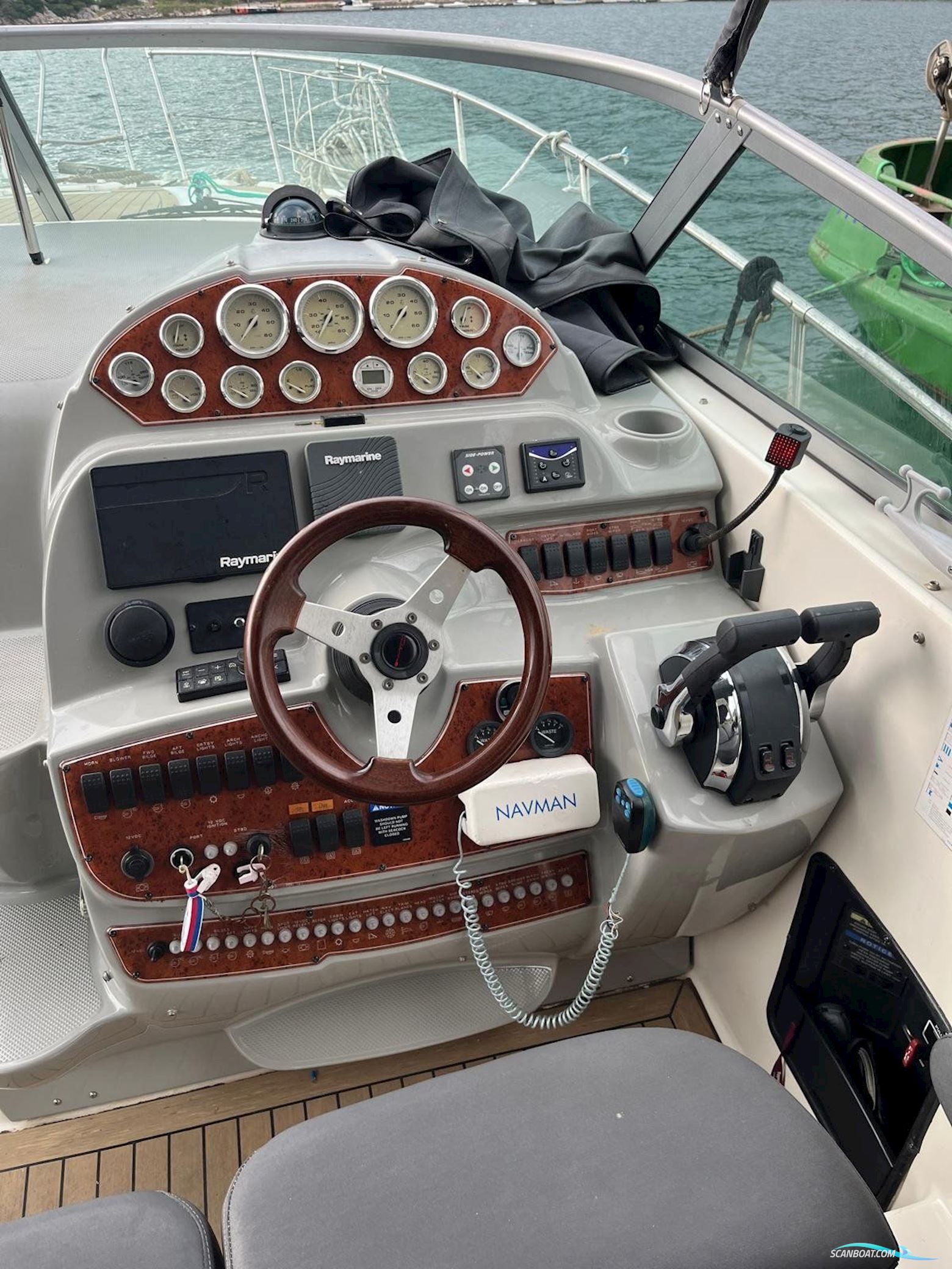 Bayliner 325