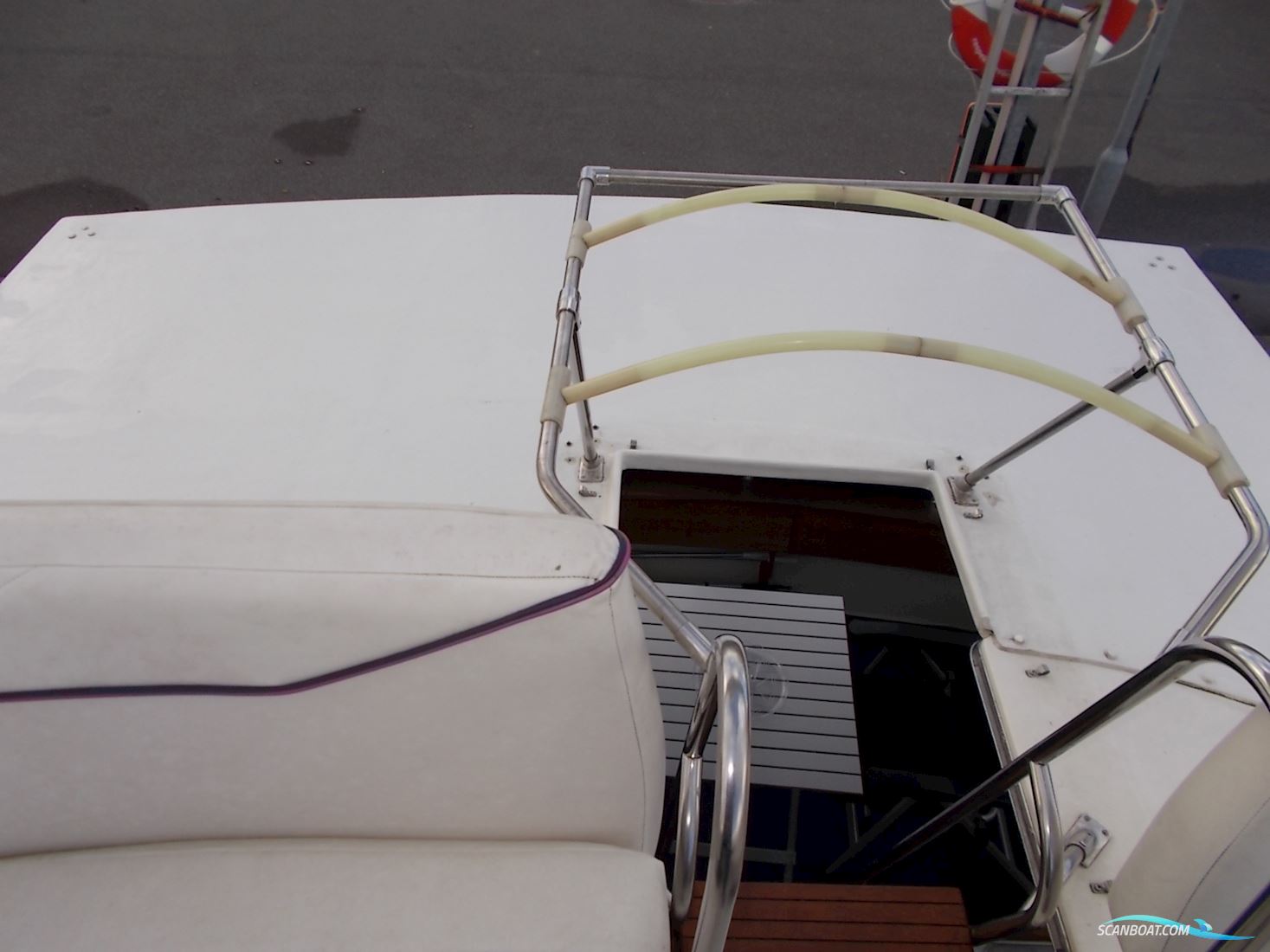 Bayliner 3288 Flybridge Flot Stand