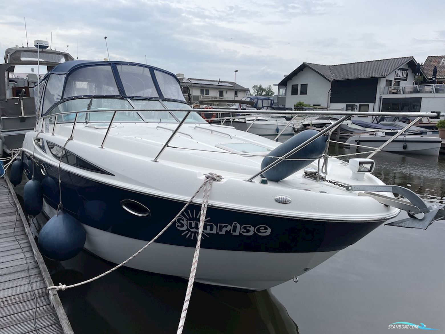 Bayliner 335 Cruiser