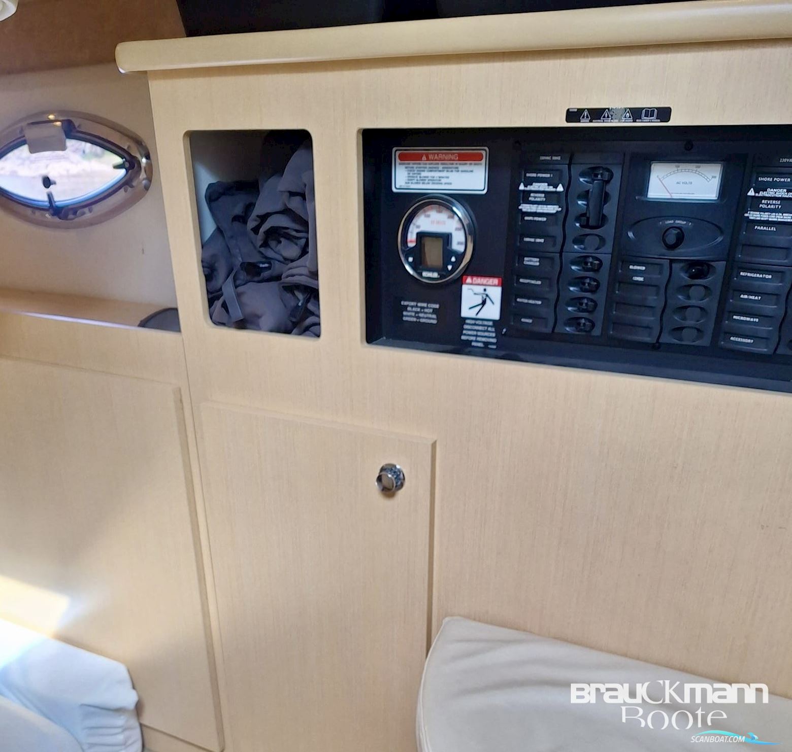 Bayliner 335
