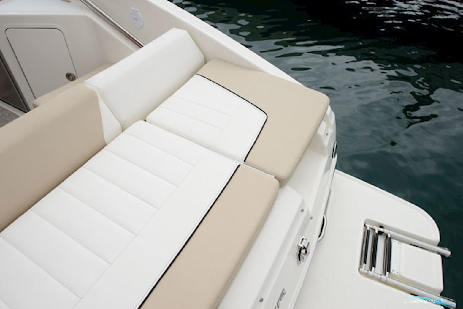 Bayliner 742R Cuddy med MerCruiser sterndrive