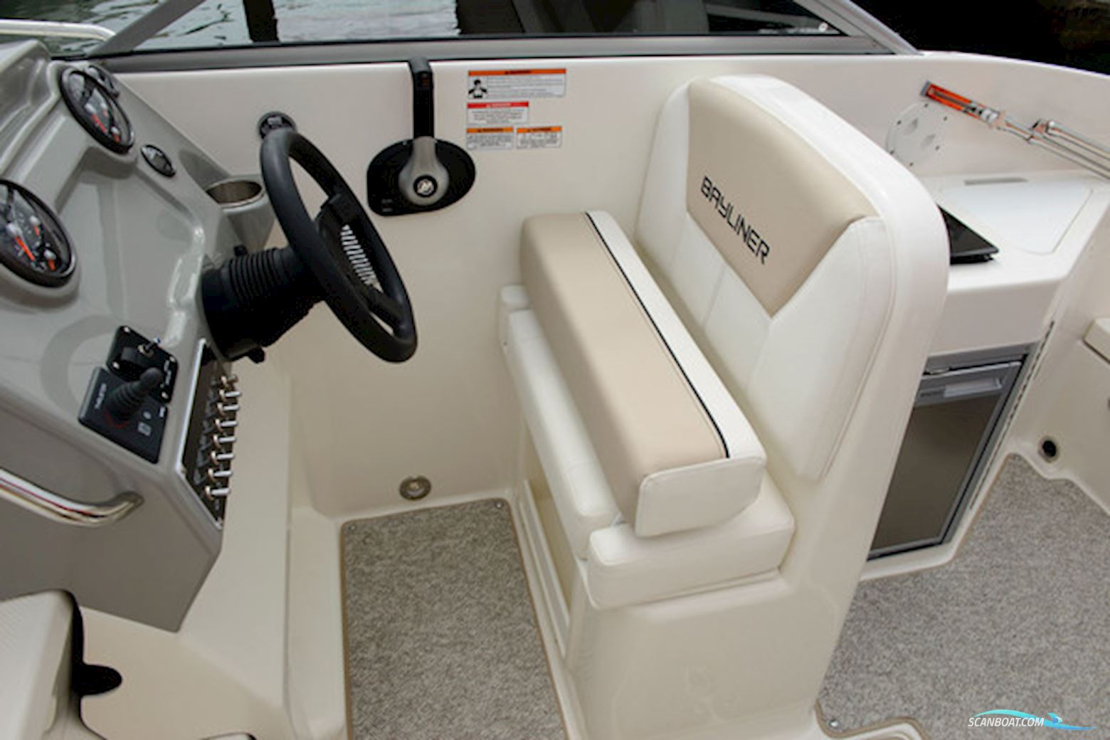 Bayliner 742R Cuddy med MerCruiser sterndrive