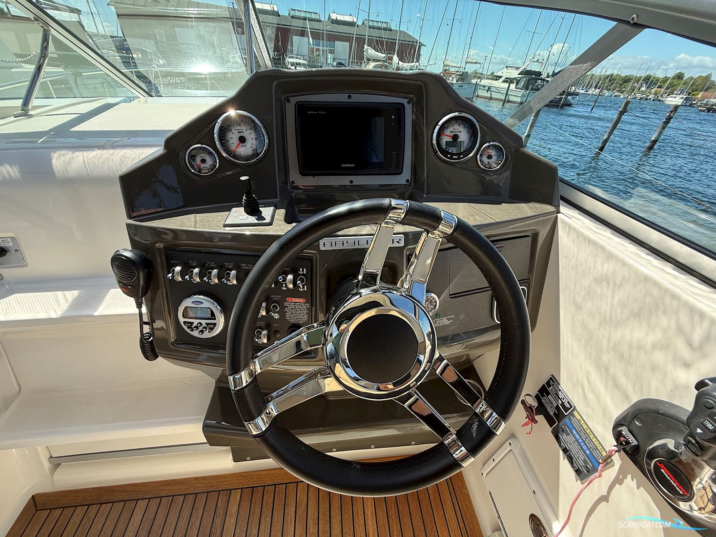 Bayliner 842
