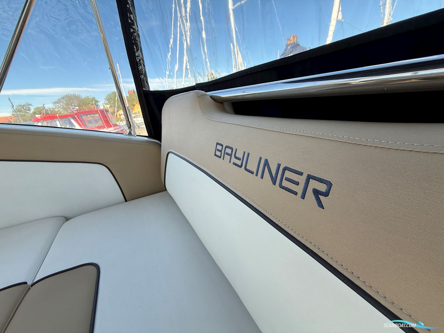 Bayliner 842