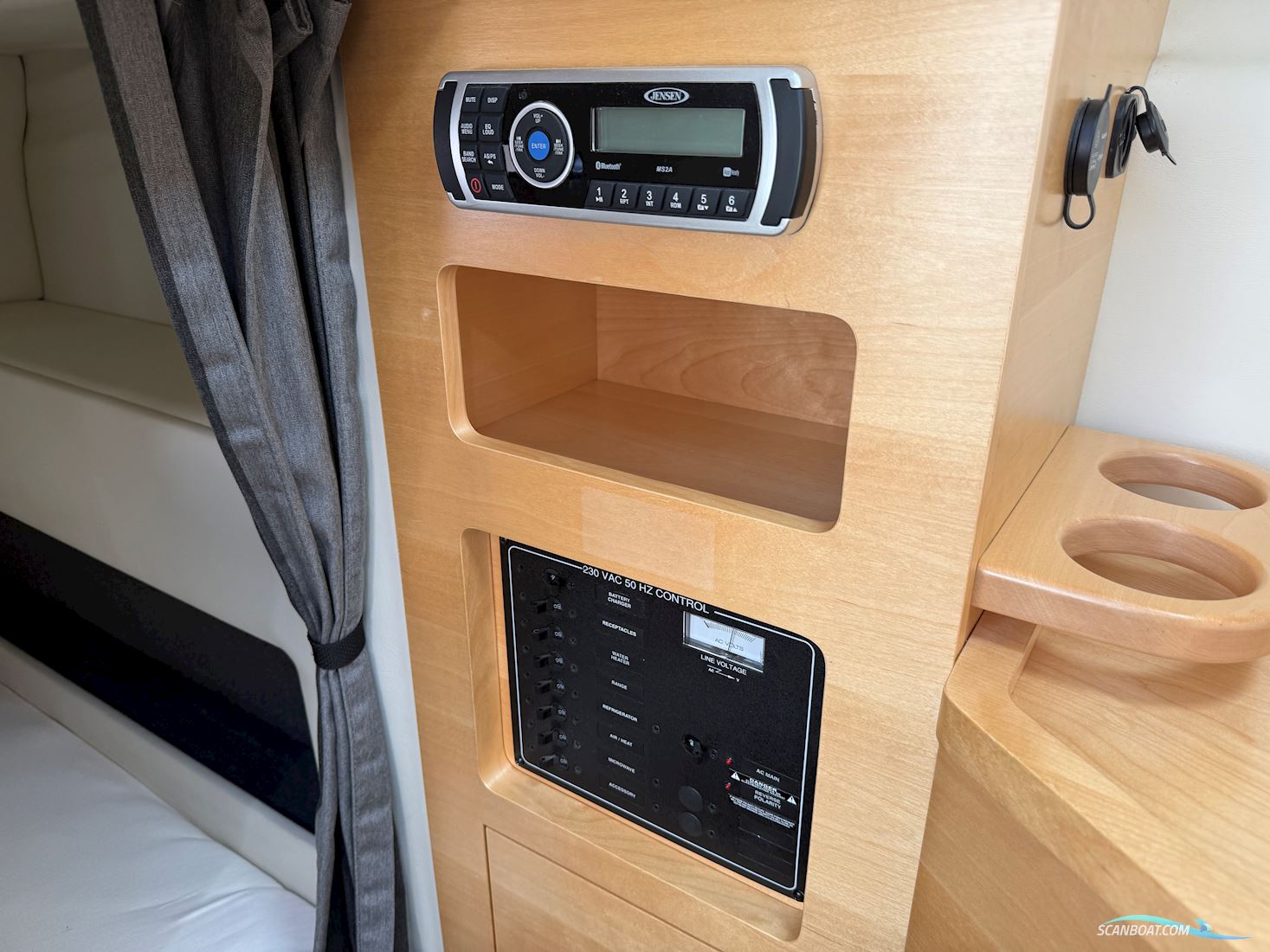Bayliner 842