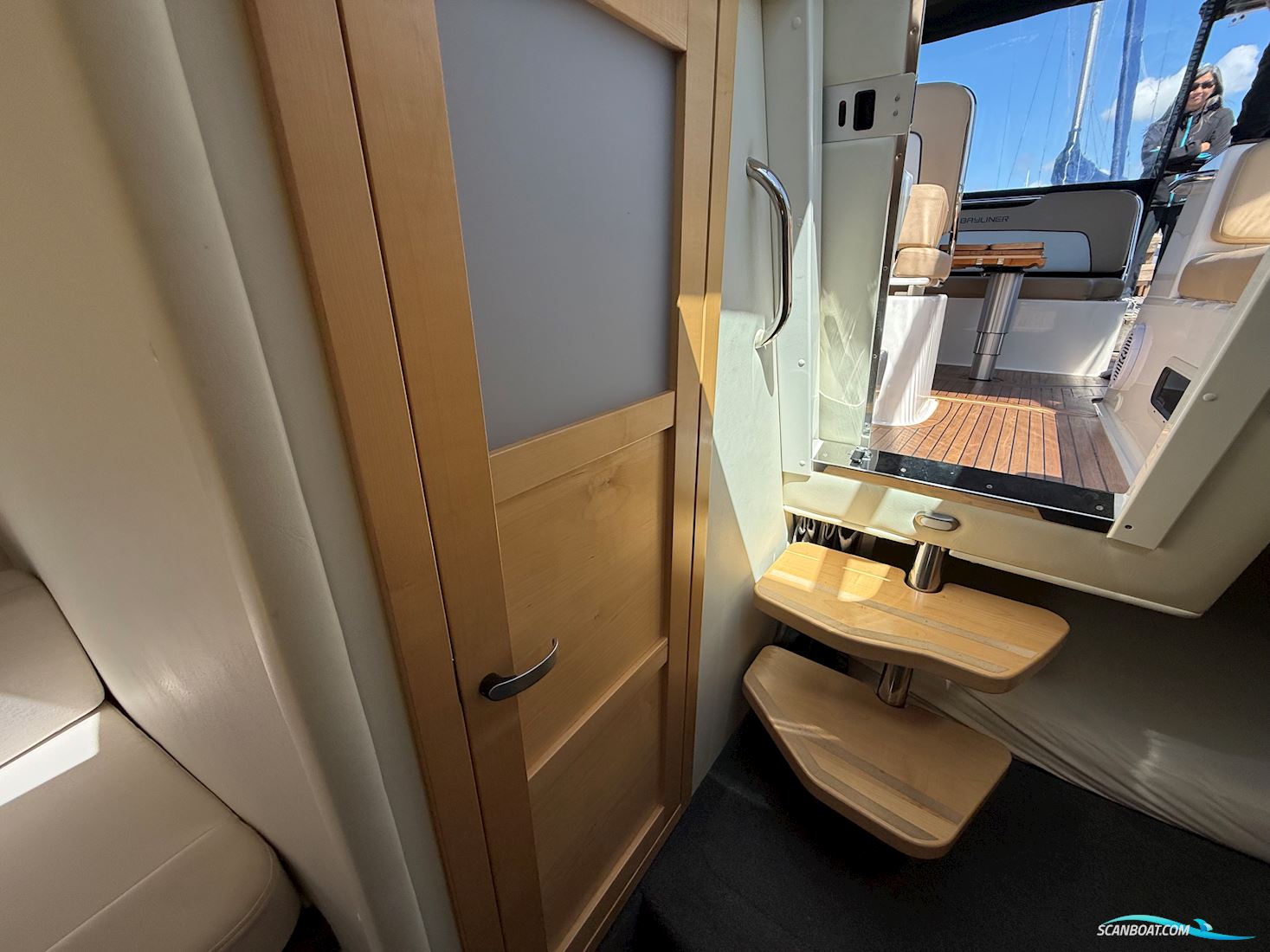 Bayliner 842