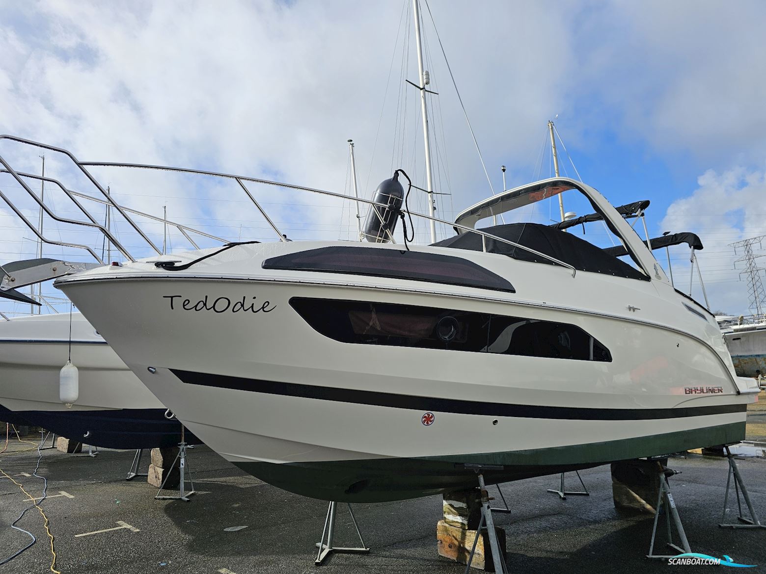 Bayliner Ciera 8 Motorbåt 2018, med Mercruiser Mpi motor, England