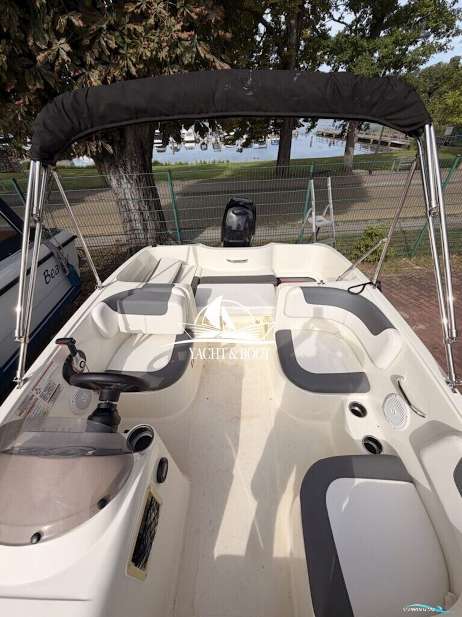 Bayliner e16