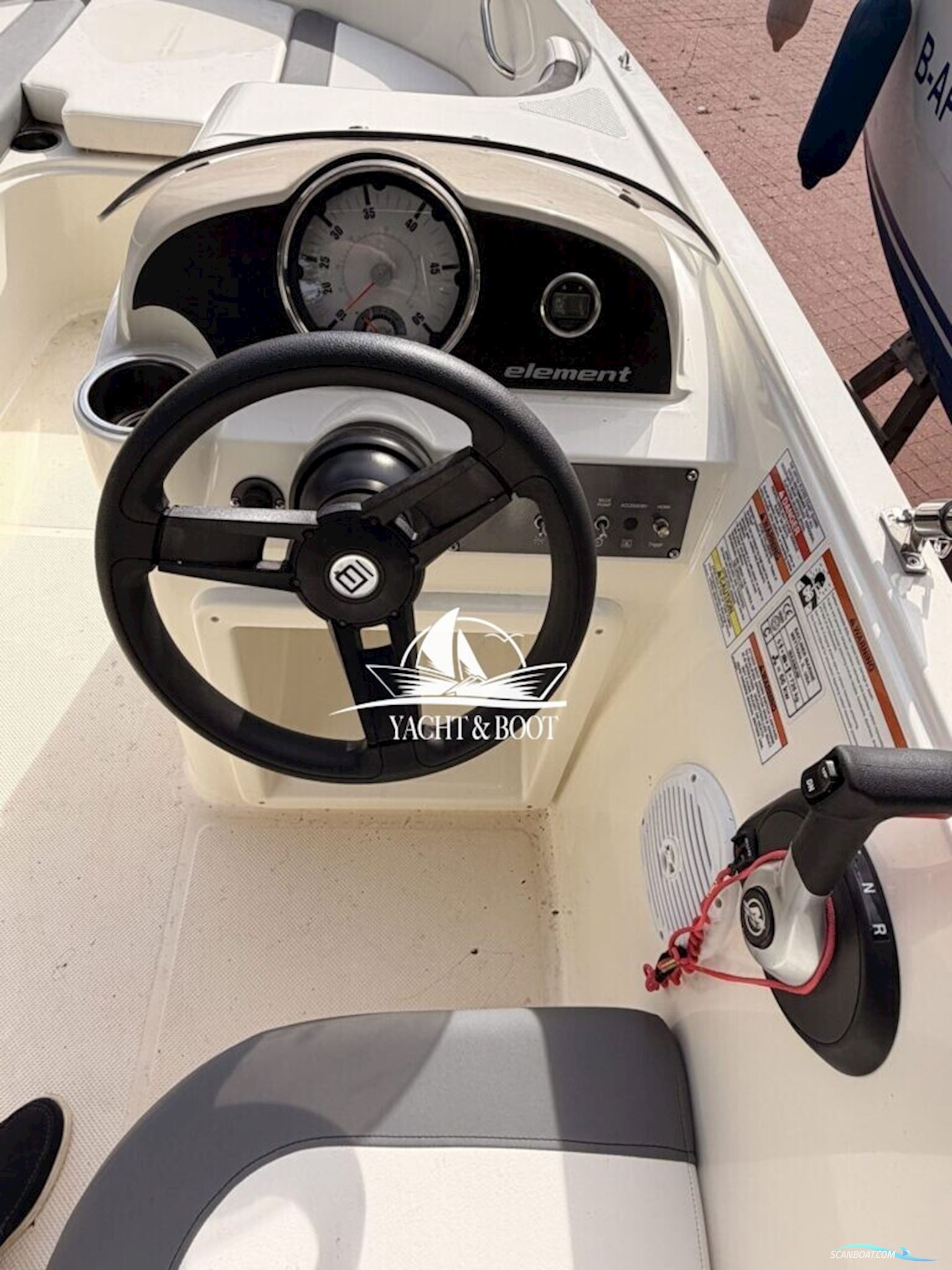 Bayliner e16