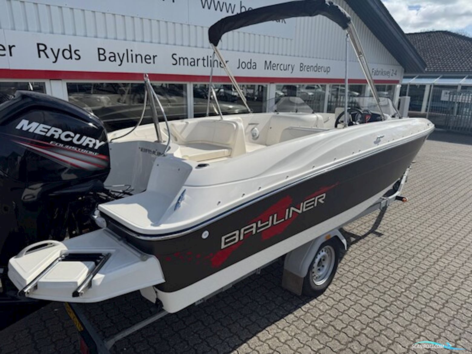 Bayliner E6 Element Med F115 Mercury-Efi 4 Takt og 1300 kg Brenderup "Element" Trailer.