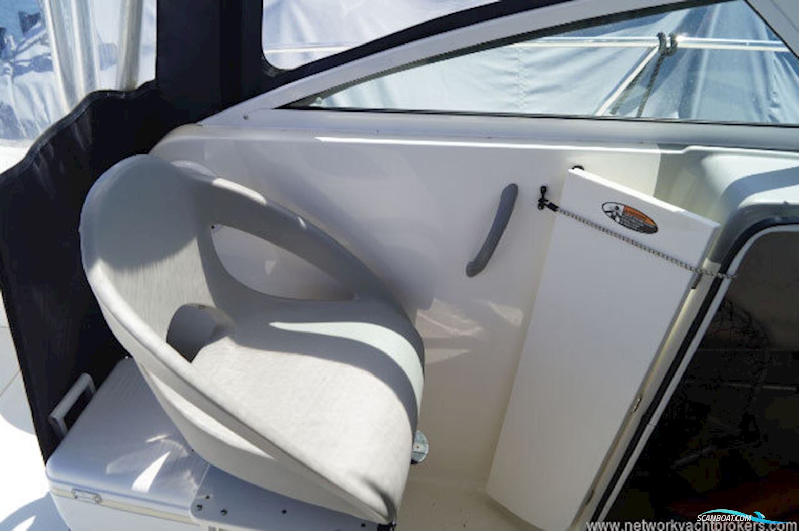 Bayliner Trophy 2102 Walkaround