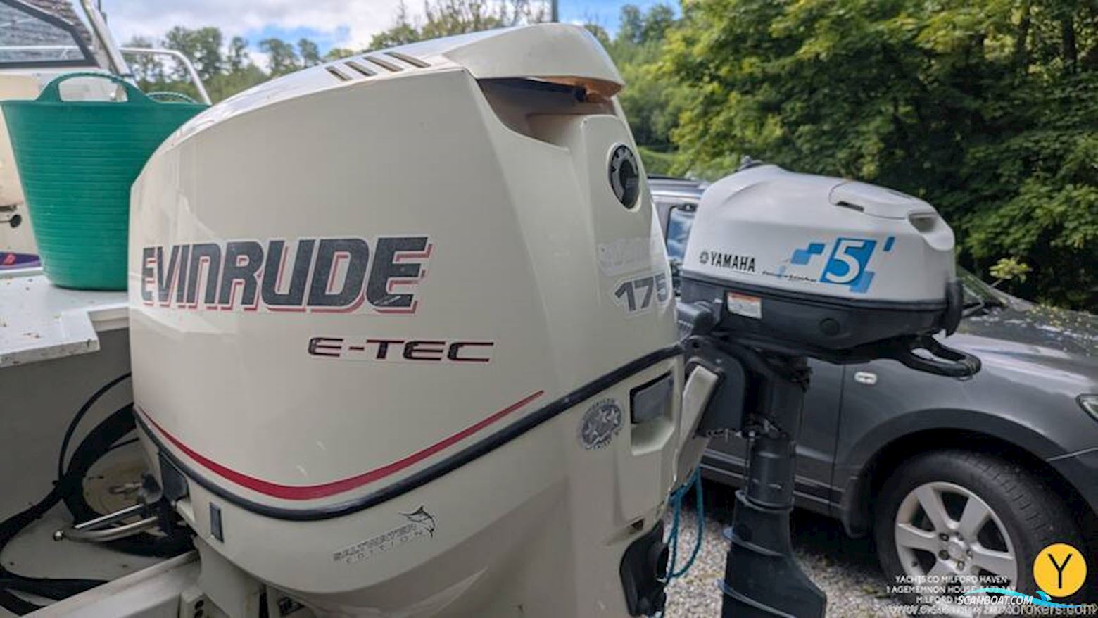 Bayliner Trophy Walkaround 2102