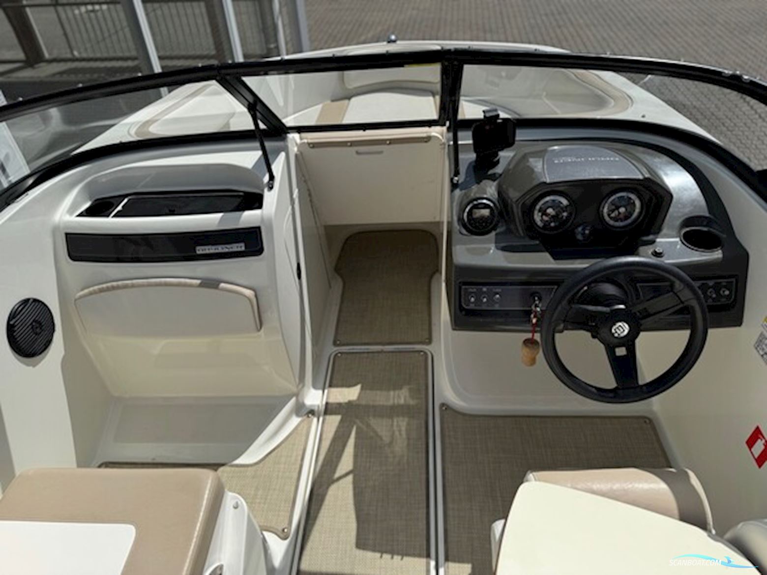 Bayliner VR5 Bowrider Med F115 Mercury-Efi XL Proxs CT - Solgt