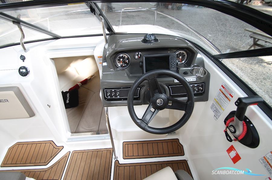 Bayliner VR5 Cuddy Cabin