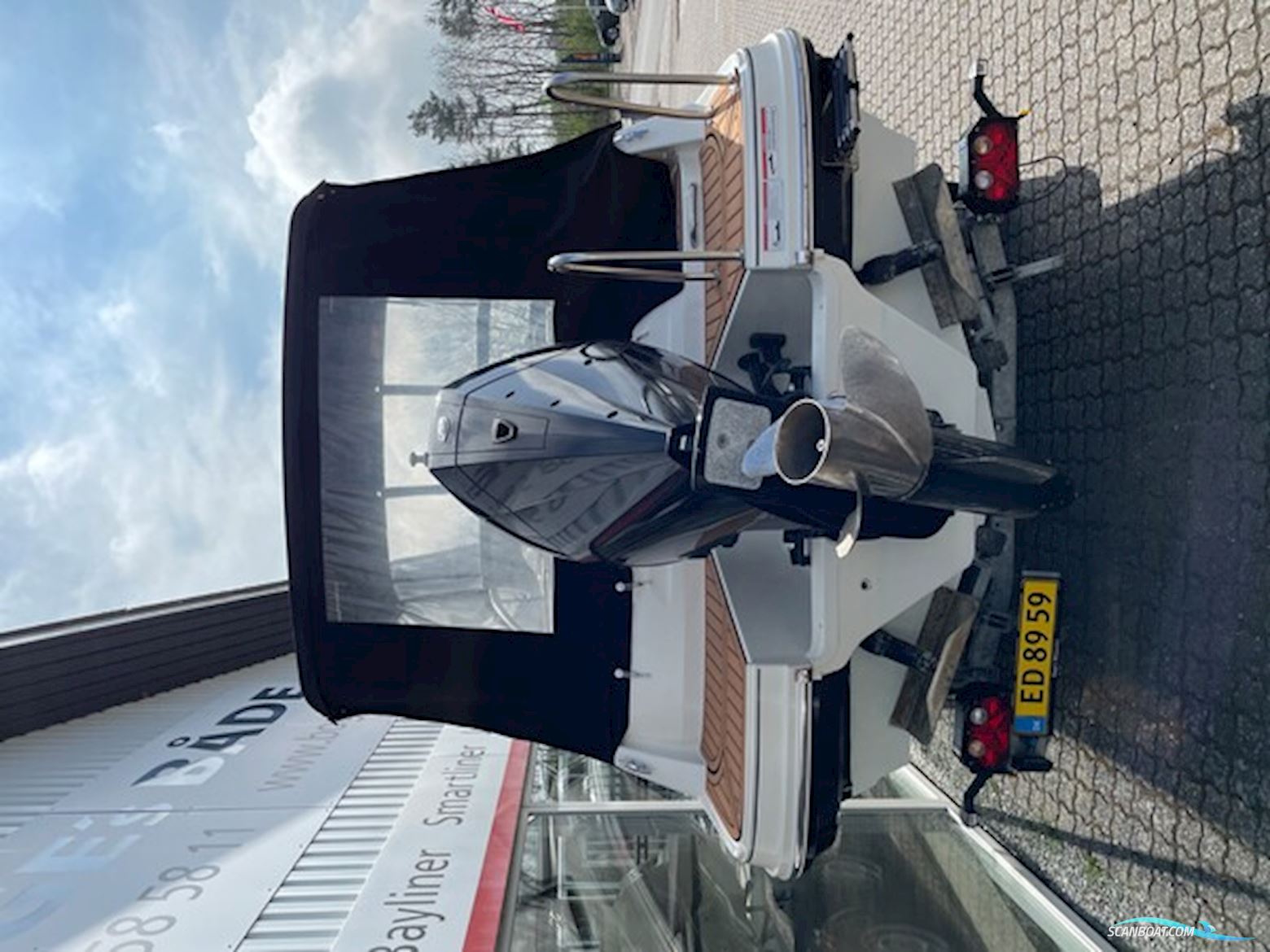 Bayliner VR5 Cuddy med F225 Mercury V6 og 2500 kg Brenderup trailer - Anvisningssalg