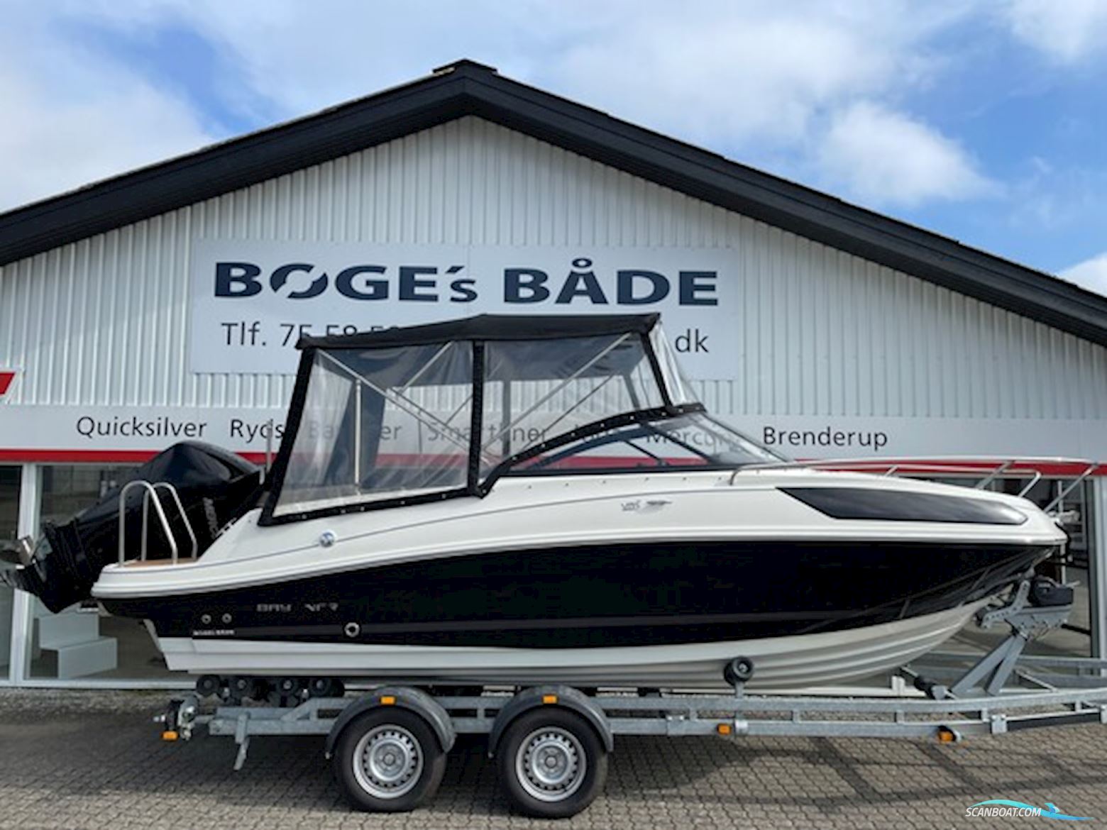 Bayliner VR5 Cuddy med Mercury  F225 V6 og 2500 kg Brenderup trailer.