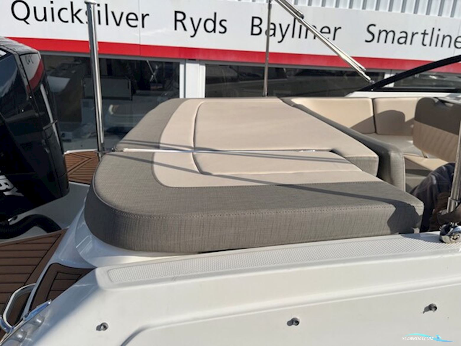 Bayliner VR5 Cuddy med Mercury  F225 V6 og 2500 kg Brenderup trailer.