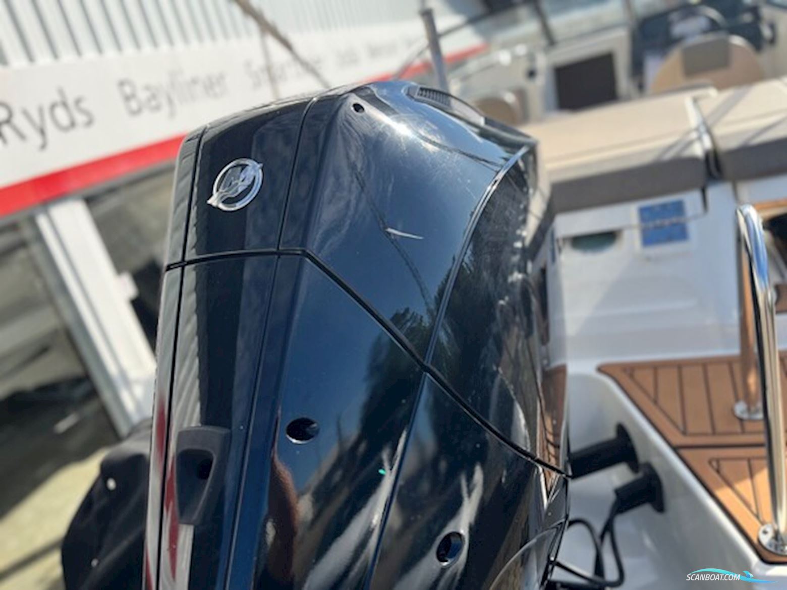 Bayliner VR5 Cuddy med Mercury  F225 V6 og 2500 kg Brenderup trailer.