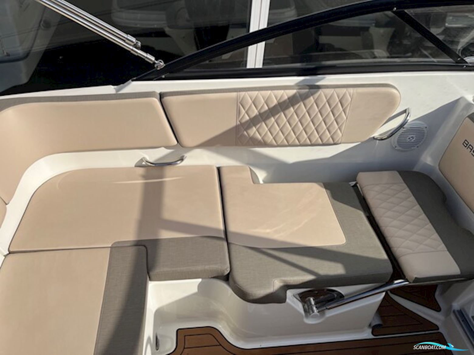 Bayliner VR5 Cuddy med Mercury  F225 V6 og 2500 kg Brenderup trailer.