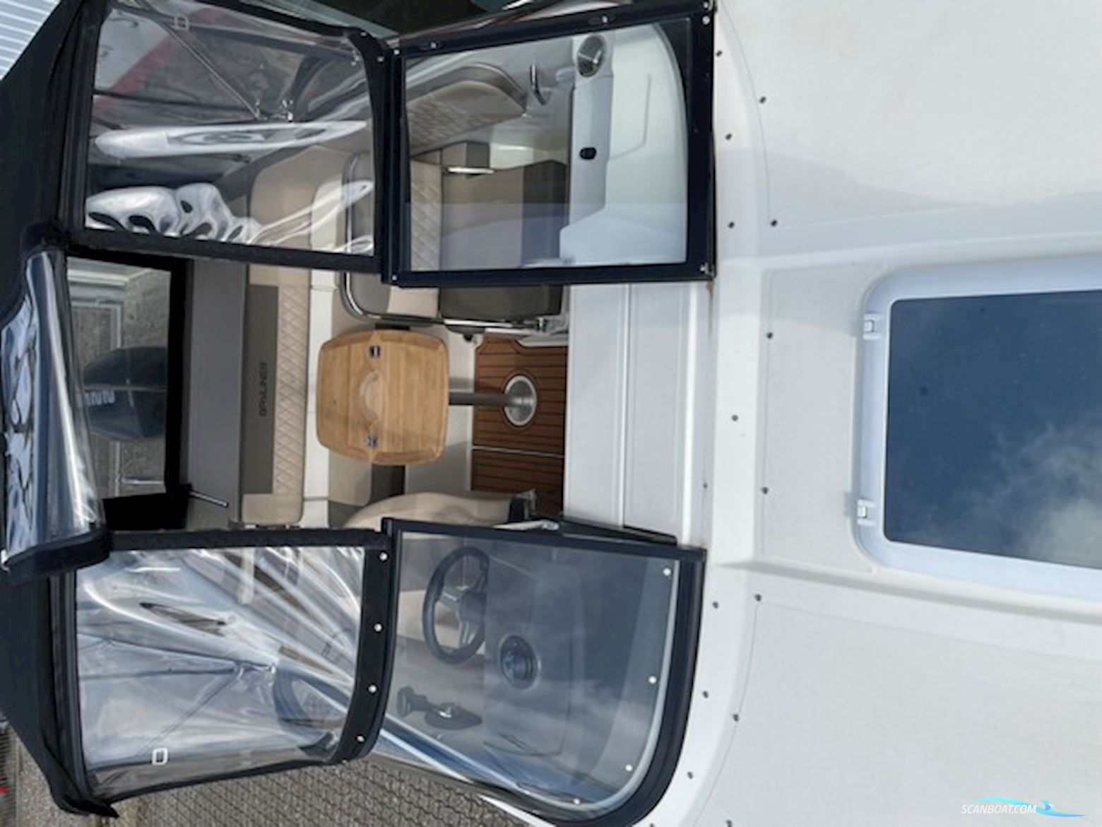 Bayliner VR5 Cuddy Med Mercury F225 V6 og 2500 kg Brenderup Trailer.