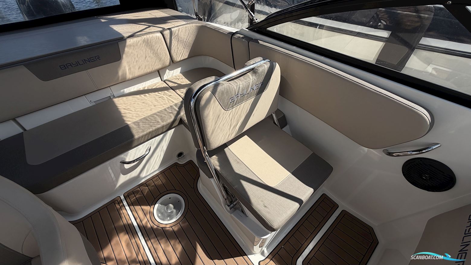 Bayliner VR5 Cuddy