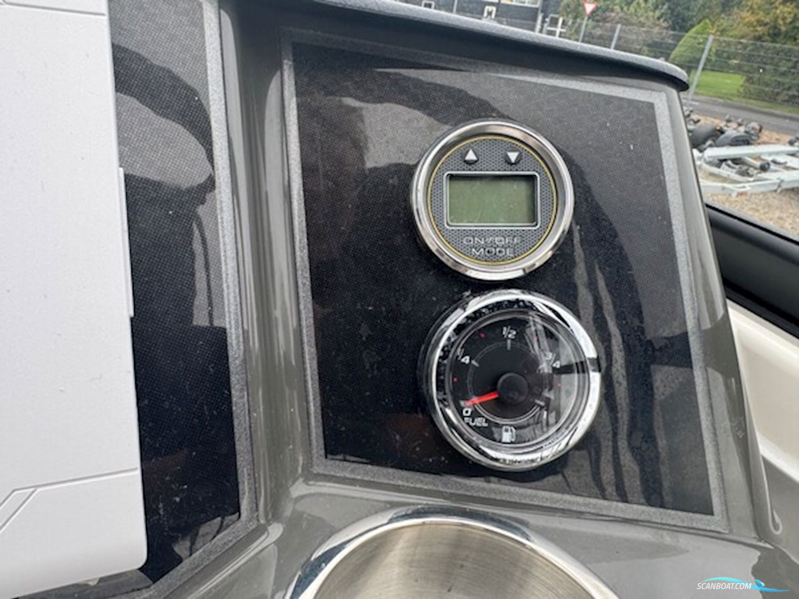 Bayliner VR6 Cuddy Med 300 hk Mercruiser-Efi V8 6,2L og 2700 kg Variant Bådtrailer