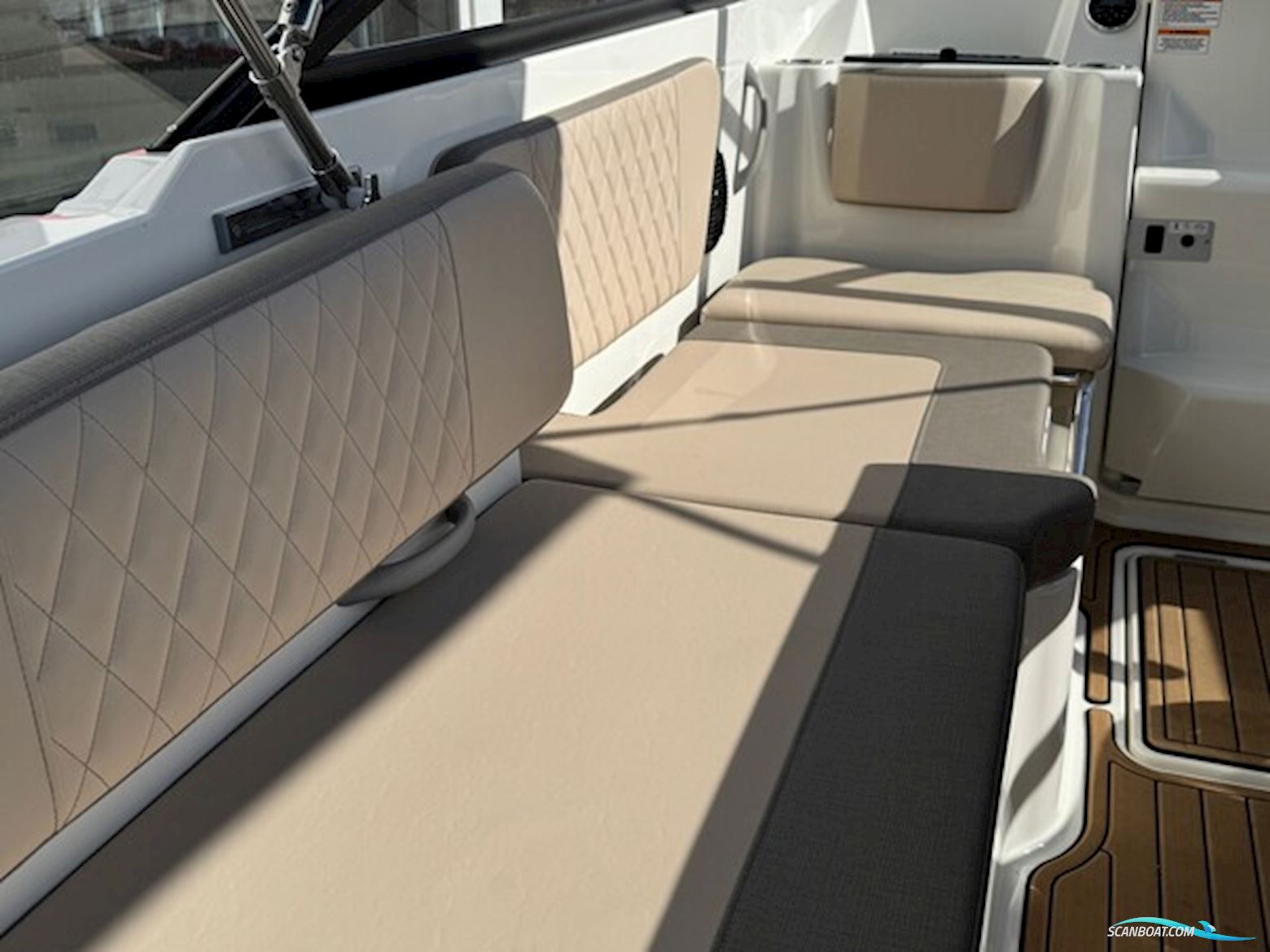 Bayliner VR6 Cuddy med F200 Mercury-EFI 4 takt DS XL V6 3,4L - Anvisningssalg.