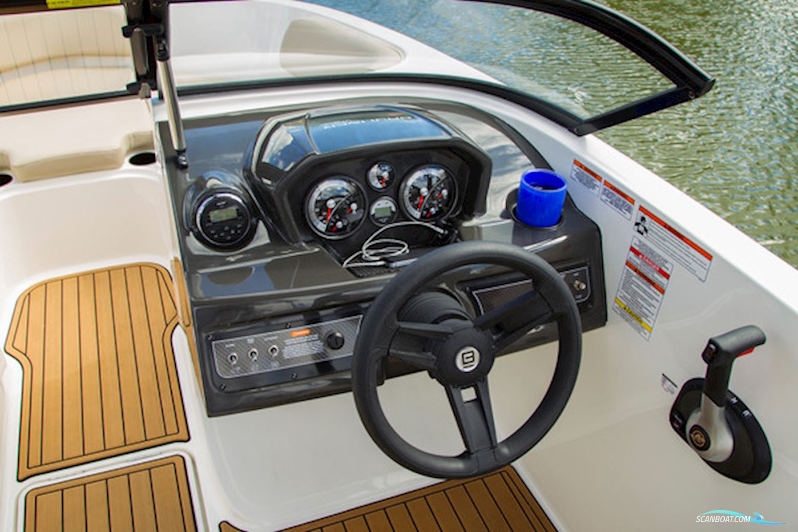 Bayliner VR6 med MerCruiser sterndrive