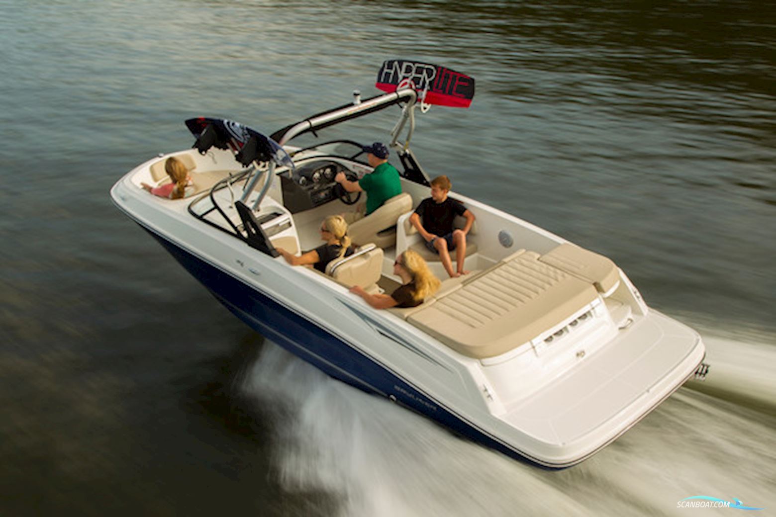 Bayliner VR6 med MerCruiser sterndrive